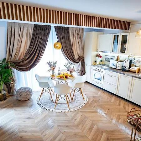 Almi Apartman 4*