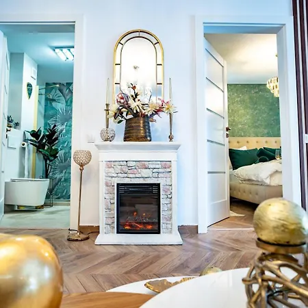 Almi Apartment 4*