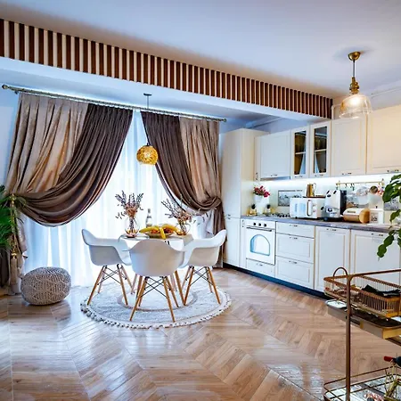 Almi Apartment 4*